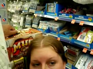Pipe en publique  se faire sucer dans un supermarcher