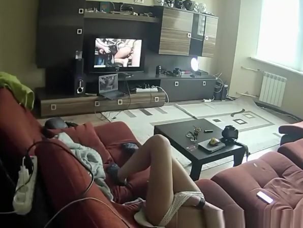 Chick Masturbating In The Couch While Watching Porn