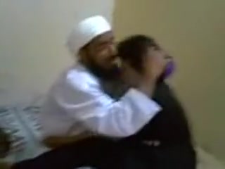 Omani Mullas Are Playing & Teasing With Girl!! Hot Video