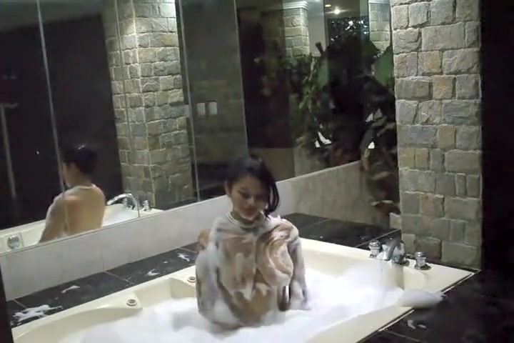 step daughter play with her pussy for daddy on her bubble bath, daddy tapes