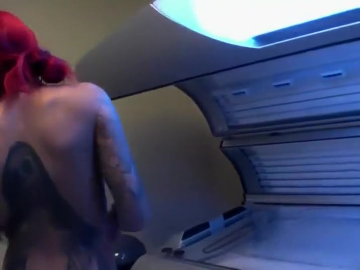 Wild Couple Fuck In The Tanning Room