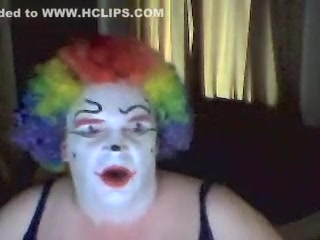 Clown Slut Offers Oral Satisifcation To Women An...