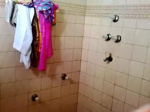 Karachi Teen Naila In Shower