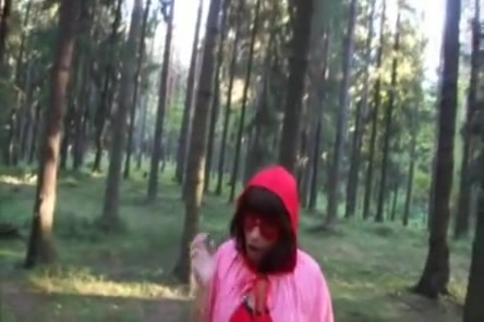 Red Riding Hood does a fine blowjob