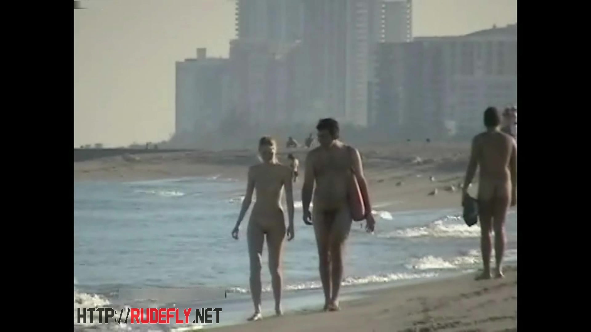 Peeping at a hot nudist couple on the beach