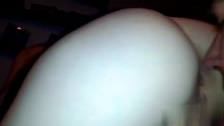 Amateur brunette honey masturbates on her camera