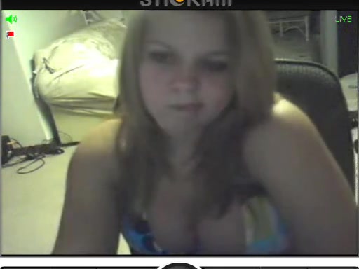 Webcam girl fingering her nice pussy