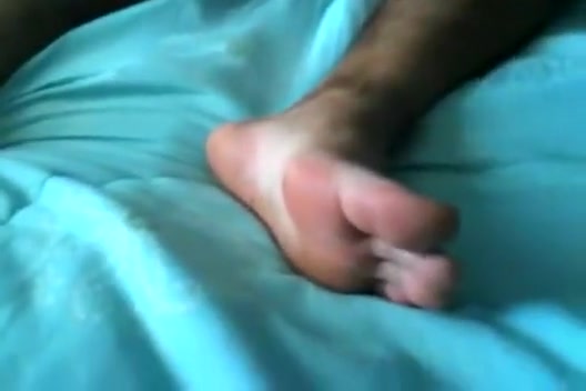 My str8 neighbour shows off his feet for me