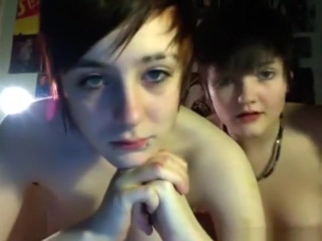 2 lesbian emo girls masturbate and eat eachothers' pussy