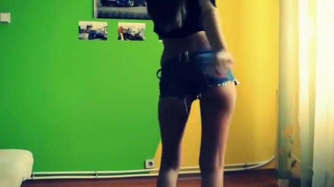 Bulgarian camgirl in short denim shorts is dancing for me