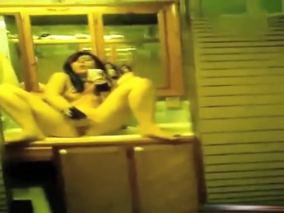 Emo girl rubbing cunt in sex video