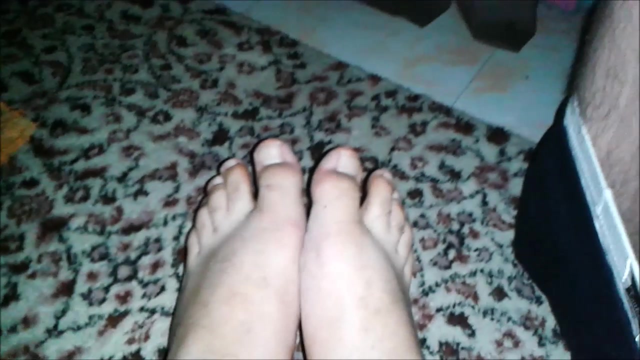 Homemade Footjob with spunk flow to toes