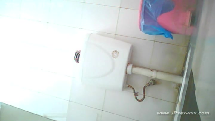 chinese girls go to toilet.23