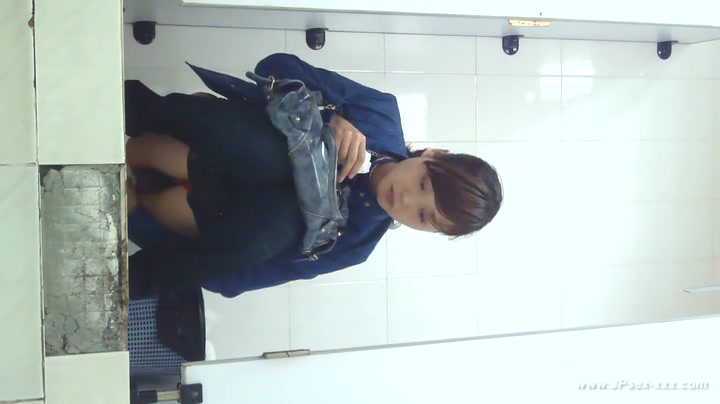 ###ping chinese girl go to public toilet.1