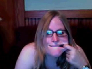 Curvy gal in webcam strip
