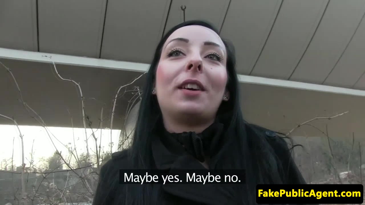 Czech babe cumswallows fake agents spunk
